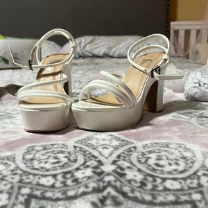 Shein White Heels Size 8 NEVER WOREN